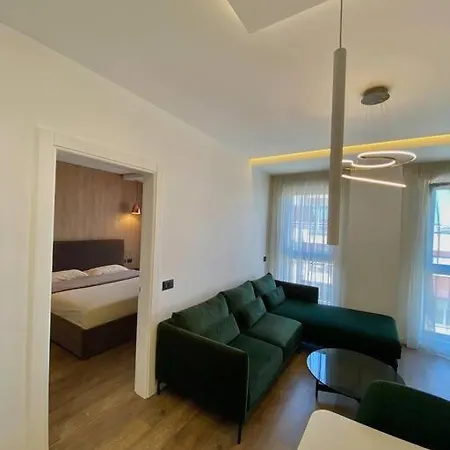 Lejlighed Lux 02 + Free Parking Post