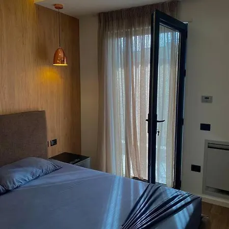 Lux 02 + Free Parking Post