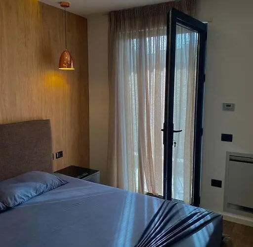 Lux 02 + Free Parking Post